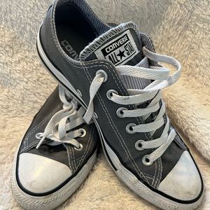 Women’s size 8 gray converse.